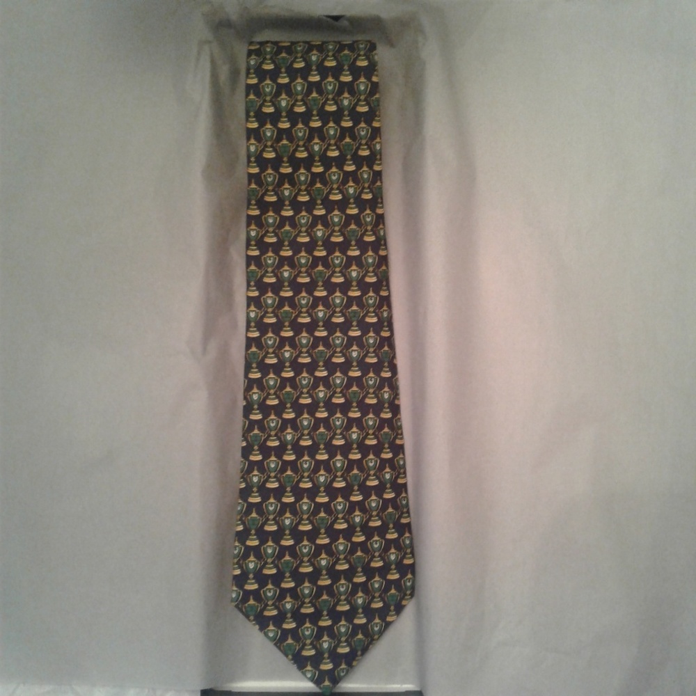 🏆 CHANEL 💯% Silk Trophies Tie 🏆 - Picture 5 of 6